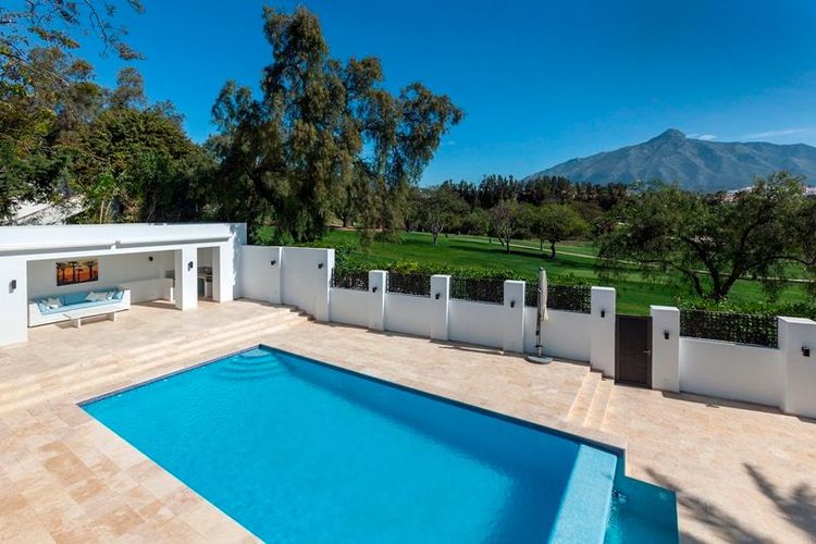 House | Resale in Nueva Andalucía in Nueva Andalucía Others, Costa del Sol - Photo 3