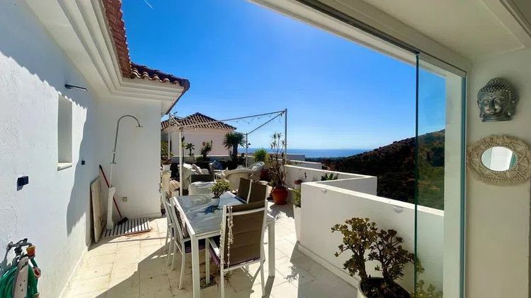 Penthouse | Resale in Calahonda in Calahonda, Costa del Sol - Photo 4