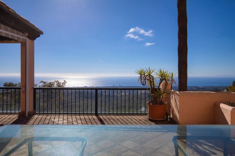 House | Resale in La Mairena in La Mairena, Costa del Sol - Photo 4