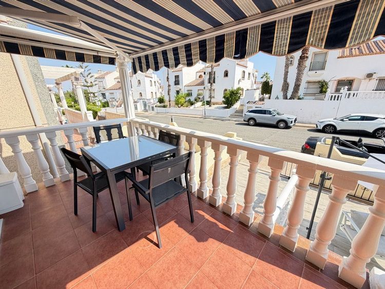 House | Resale in Villamartin in Villamartin, Orihuela Costa, Costa Blanca - Photo 3