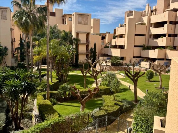 Apartment | Resale in Estepona in Estepona, Costa del Sol - Photo 2