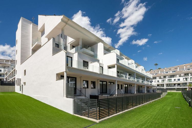 Penthouse | Resale in Torreblanca in Torreblanca, Costa del Sol - Photo 2