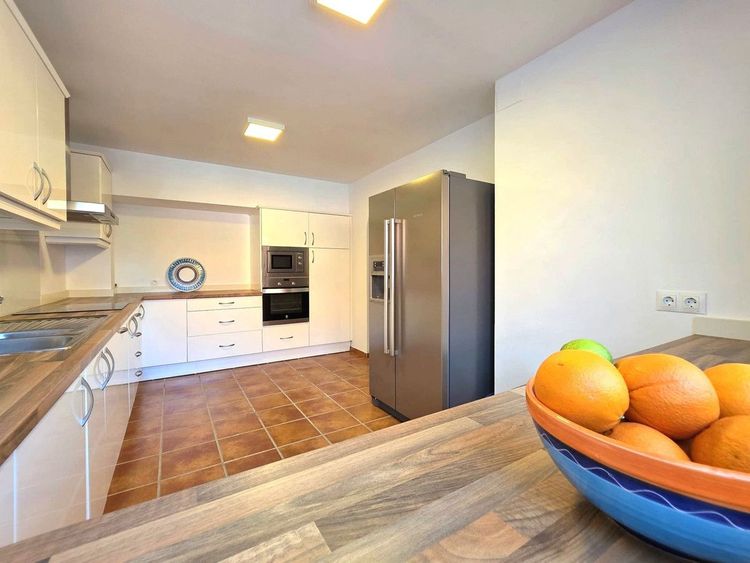 House | Resale in Casares Playa in Casares Playa, Costa del Sol - Photo 5