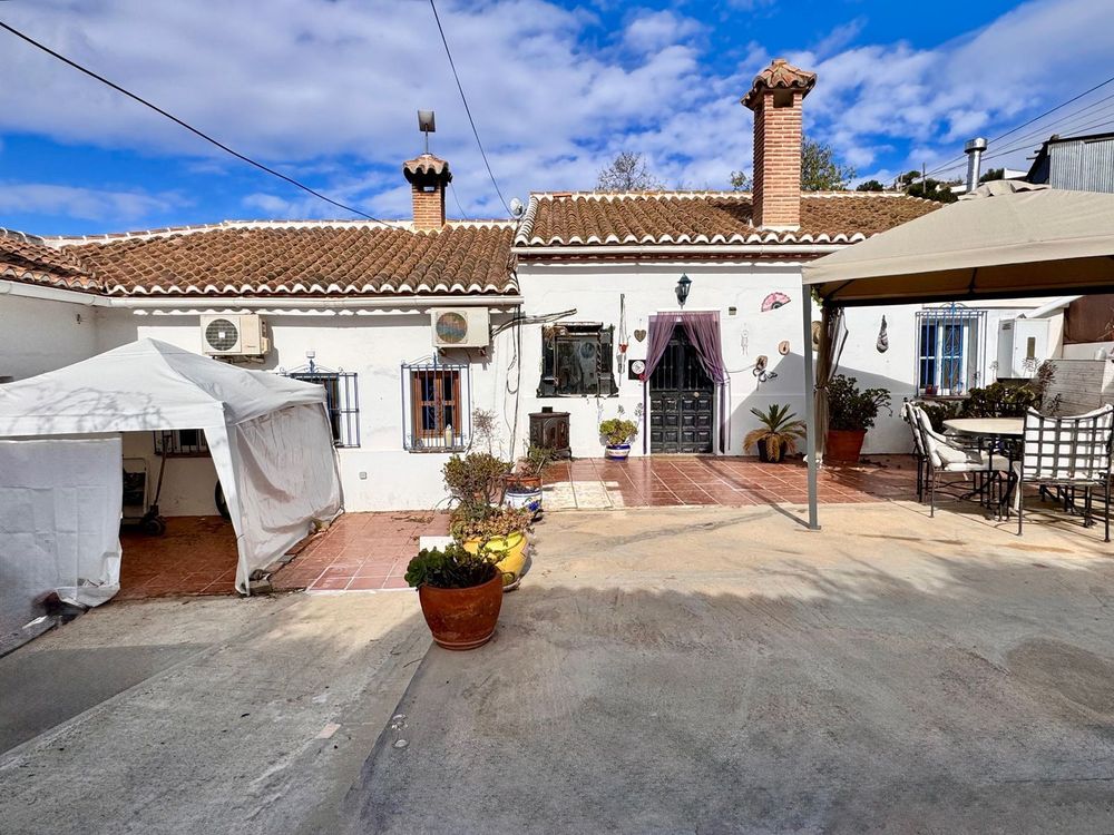 House | Resale in Villanueva De La Concepcion in Villanueva De La Concepcion, Costa del Sol - Main property photo