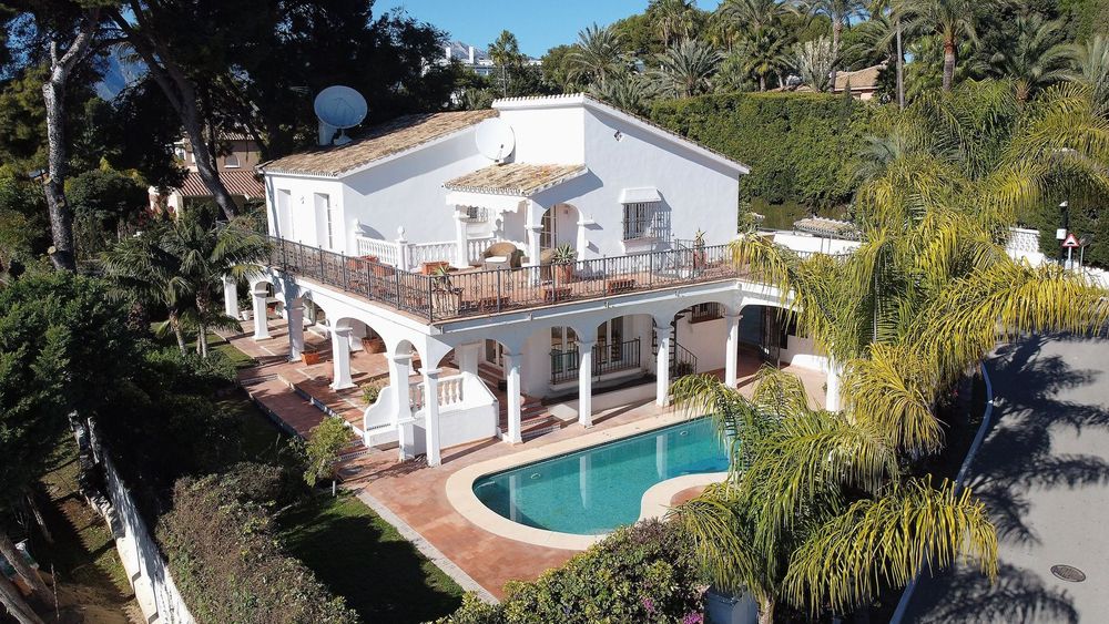 House | Resale in Los Monteros in Los Monteros, Costa del Sol - Main property photo
