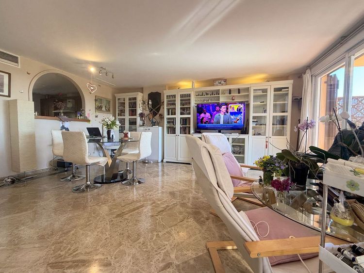 House | Resale in Estepona in Estepona, Costa del Sol - Photo 5