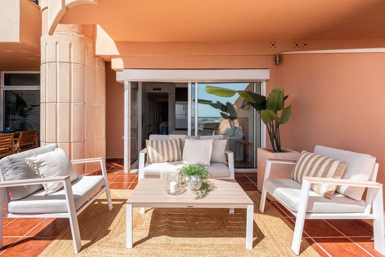 Apartment | Resale in Nueva Andalucía in Nueva Andalucía Others, Costa del Sol - Photo 5