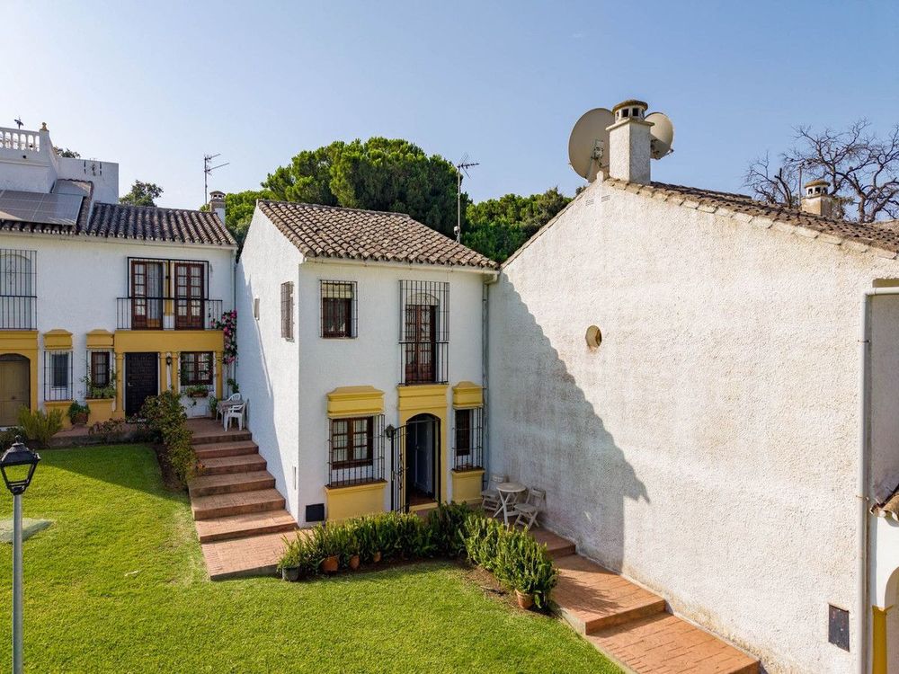 House | Resale in Elviria in Elviria, Costa del Sol - Main property photo