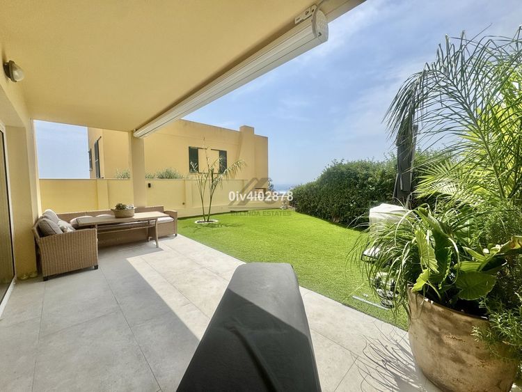 listing card gallery