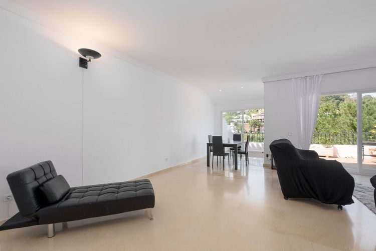 House | Resale in Benahavís in Benahavís, Costa del Sol - Photo 3