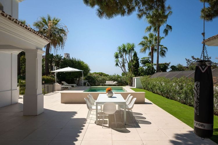 DetachedHouse in Marbesa in Marbesa, Marbella East, Costa del Sol - Photo 2