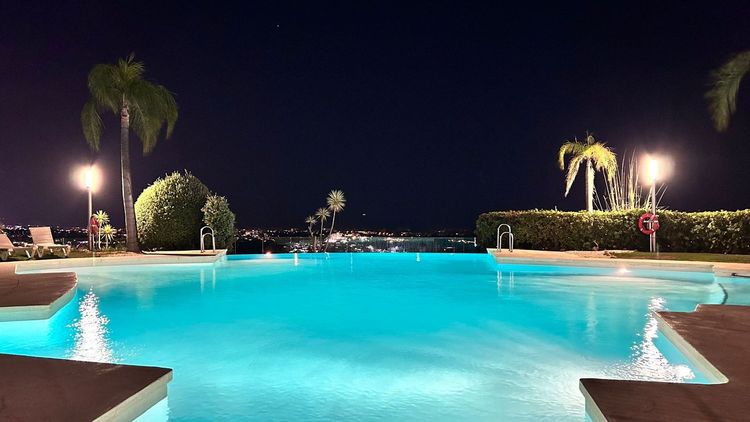 listing card gallery