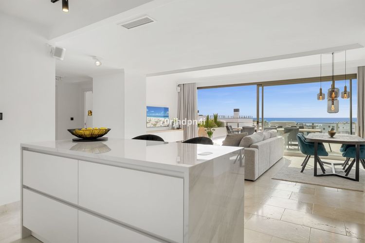 Penthouse | Resale in Estepona in Estepona, Costa del Sol - Photo 4