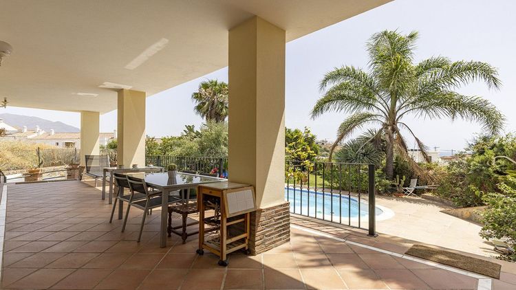 House | Resale in Casares in Casares Others, Costa del Sol - Photo 2