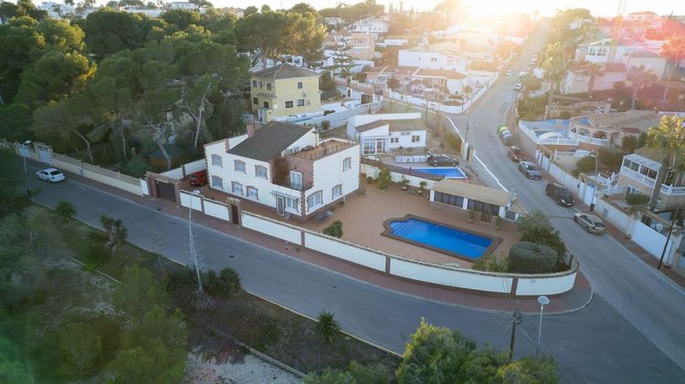 House | Resale in Los Balcones in Los Balcones, Costa Blanca - Photo 3