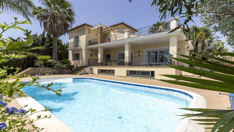 House | Resale in Casares in Casares Others, Costa del Sol - Photo 5