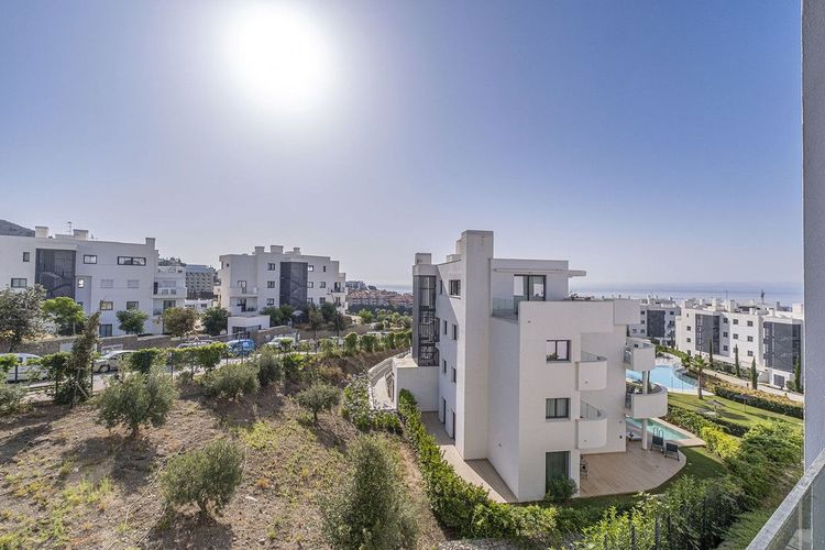 Apartment | Resale in Fuengirola in Fuengirola Others, Costa del Sol - Photo 3
