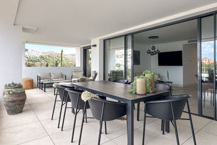 listing card gallery