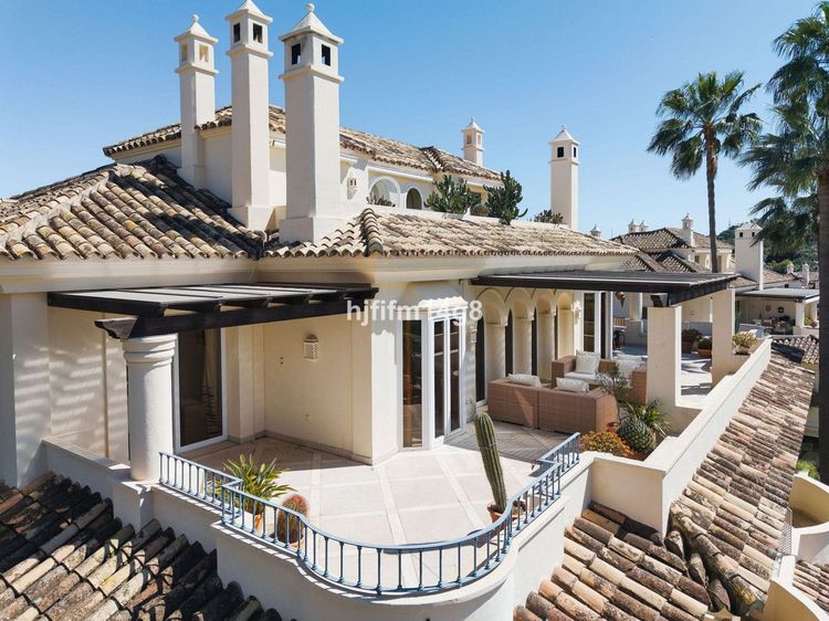 Penthouse | Resale in Nueva Andalucía in Nueva Andalucía Others, Costa del Sol - Photo 3