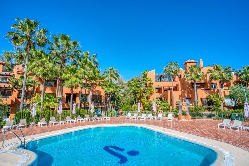 Apartment | Resale in Nueva Andalucía in Nueva Andalucía Others, Costa del Sol - Main property photo