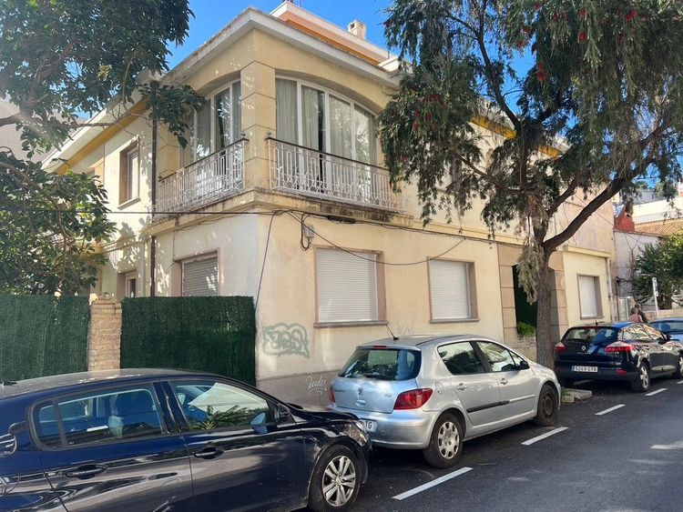 House | Resale in Denia in Denia, Costa Blanca - Photo 2