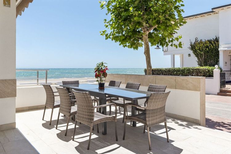 House | Resale in La Cala de Mijas in La Cala de Mijas, Costa del Sol - Photo 2