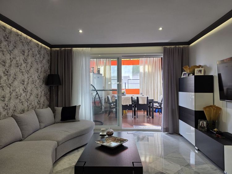 House | Resale in Nagüeles in Nagüeles, Costa del Sol - Photo 2