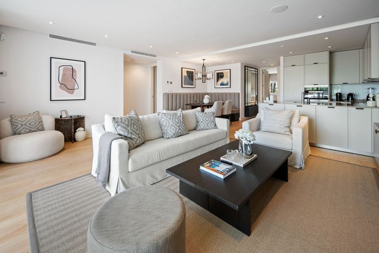 Apartment | Resale in The Golden Mile in The Golden Mile, Costa del Sol - Photo 3