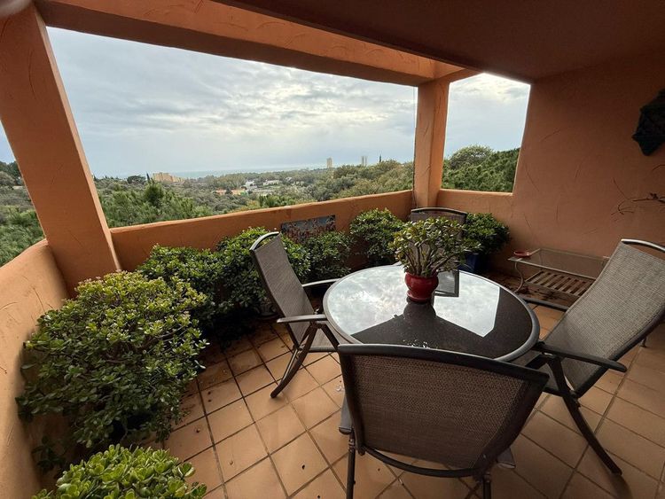 Apartment | Resale in Marbella in Marbella Others, Costa del Sol - Photo 2