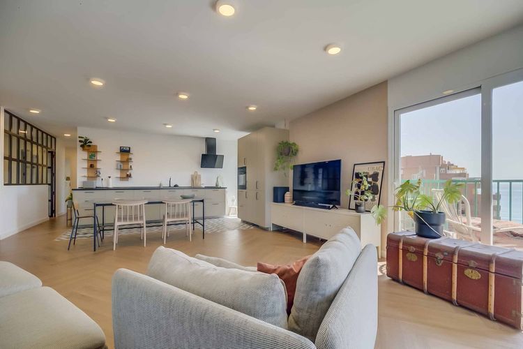 listing card gallery