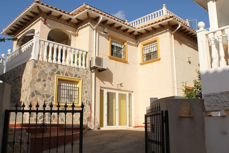House | Resale in La Zenia in La Zenia, Costa Blanca - Photo 2