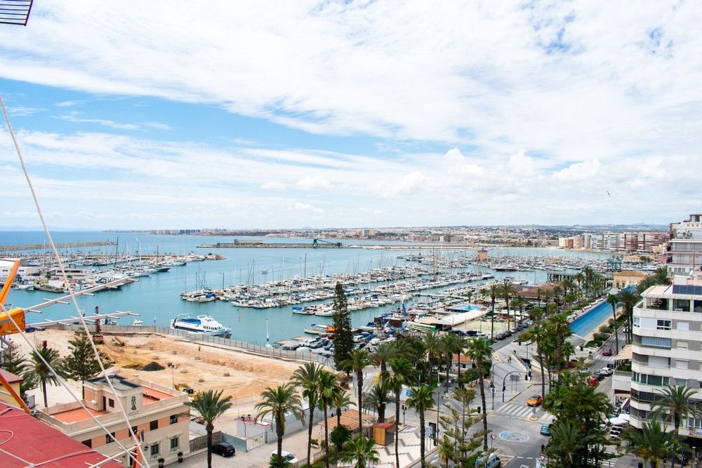 Apartment | Resale in Torrevieja in Torrevieja, Costa Blanca - Main property photo