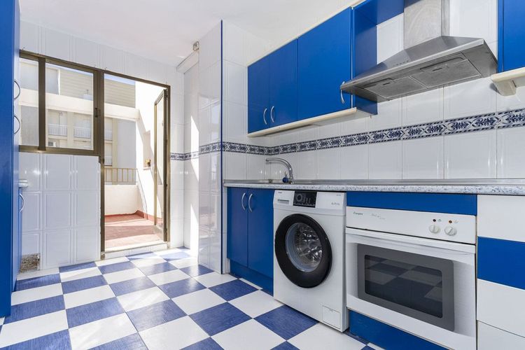 Apartment | Resale in San Luis de Sabinillas in San Luis de Sabinillas, Costa del Sol - Photo 4