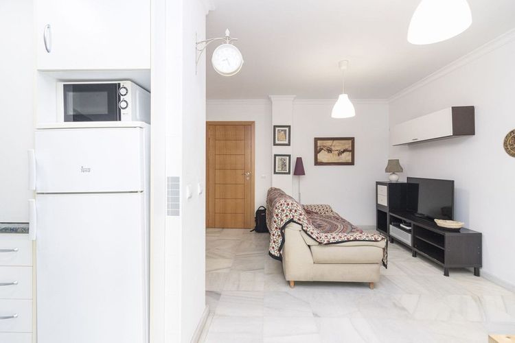 Apartment | Resale in Fuengirola in Fuengirola Others, Costa del Sol - Photo 2