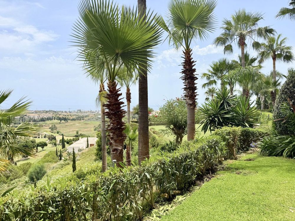 Apartment | Resale in Los Flamingos in Los Flamingos, Costa del Sol - Main property photo