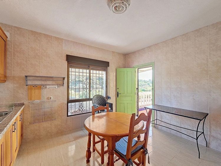 House | Resale in El Padron in El Padron, Costa del Sol - Photo 4