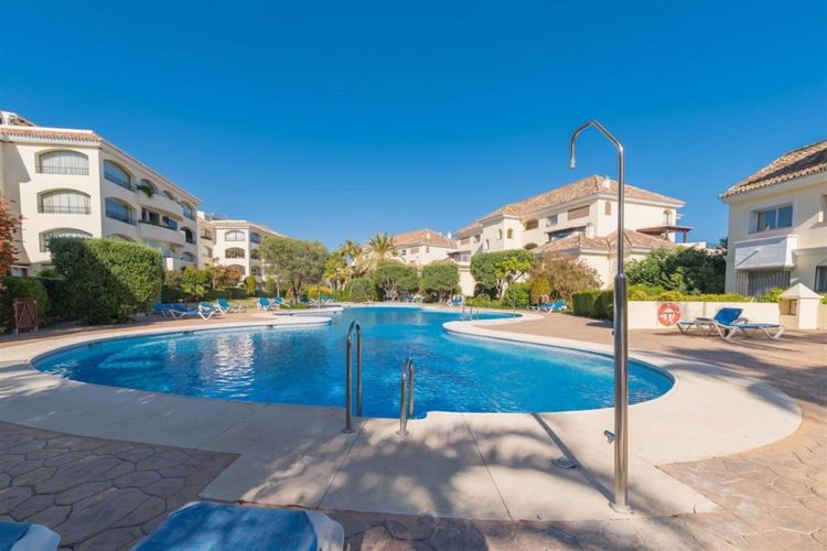 Apartment | Resale in Bahía de Marbella in Bahía de Marbella, Costa del Sol - Photo 2