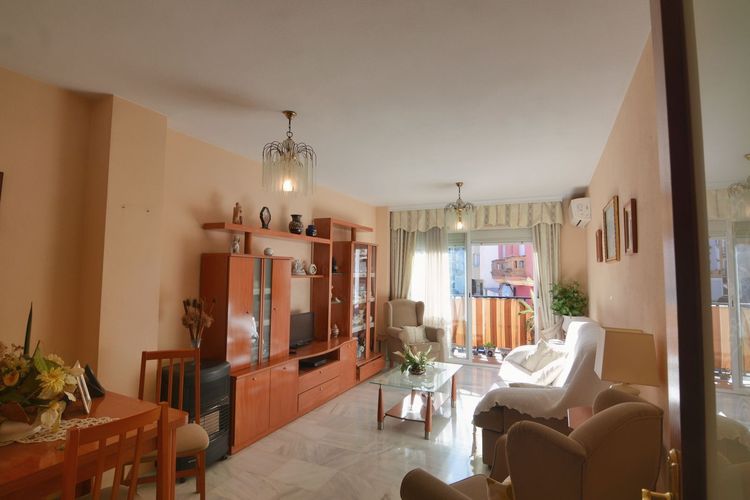 Apartment | Resale in Las Lagunas in Las Lagunas, Costa del Sol - Photo 4