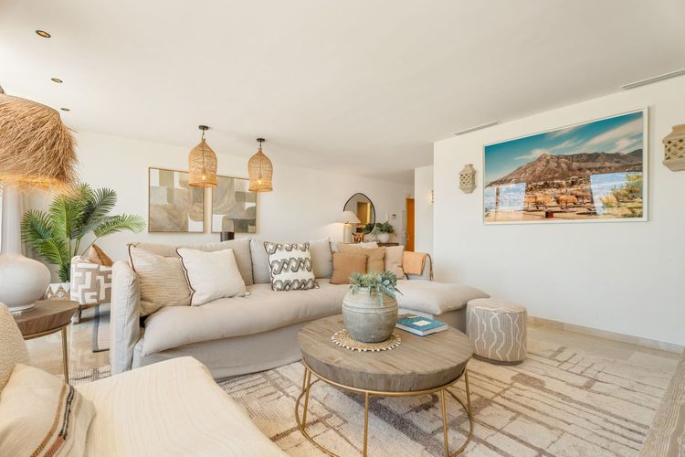 Apartment | Resale in Benahavís in Benahavís Others, Costa del Sol - Photo 4