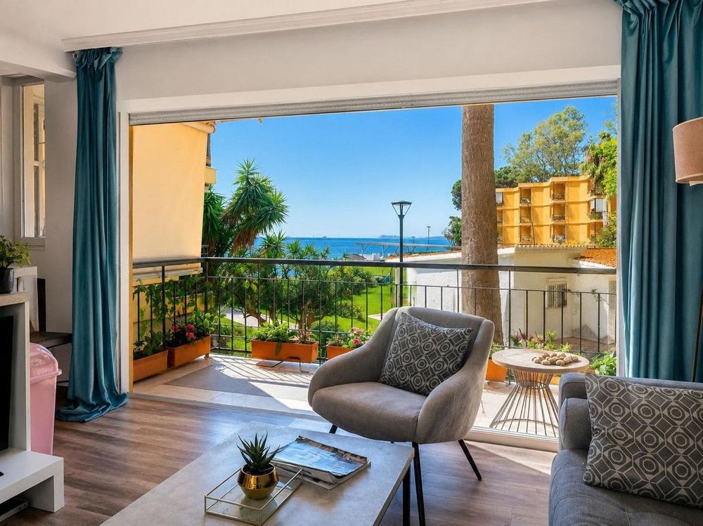 Apartment | Resale in Estepona in Estepona, Costa del Sol - Main property photo