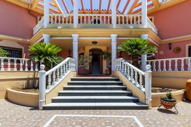 House | Resale in Torremolinos in Torremolinos Others, Torremolinos, Costa del Sol - Photo 2