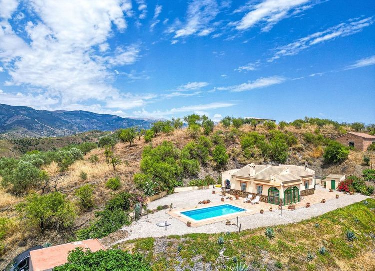 House | Resale in Arenas in Arenas, Costa del Sol - Photo 2