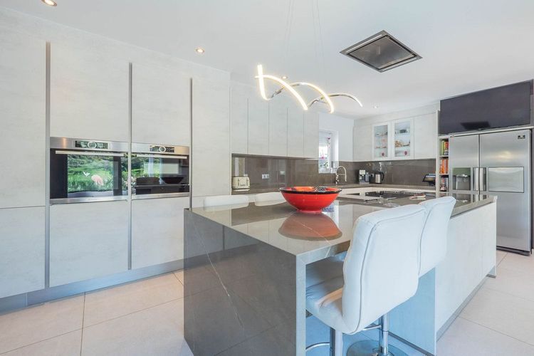 House | Resale in Vélez-Málaga in Vélez-Málaga, Costa del Sol - Photo 5