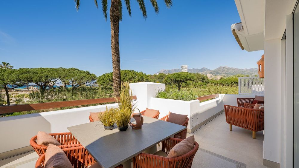 Apartment | Resale in Los Monteros in Los Monteros, Costa del Sol - Main property photo