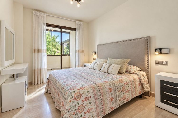 Apartment | Resale in Puerto Banús in Puerto Banús, Nueva Andalucía, Costa del Sol - Photo 4
