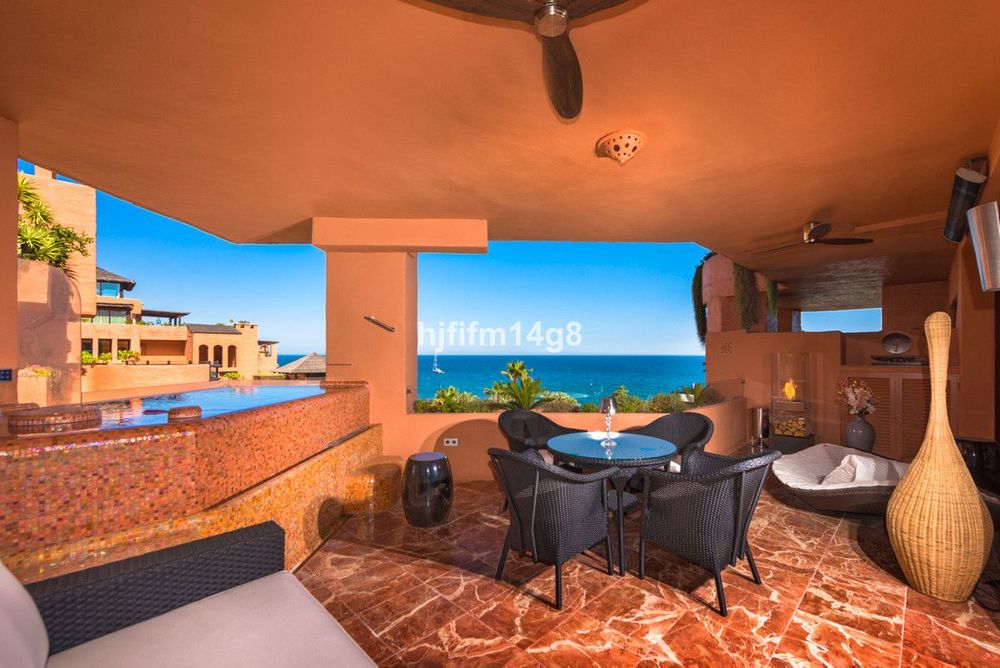 Apartment | Resale in Estepona in Estepona, Costa del Sol - Main property photo