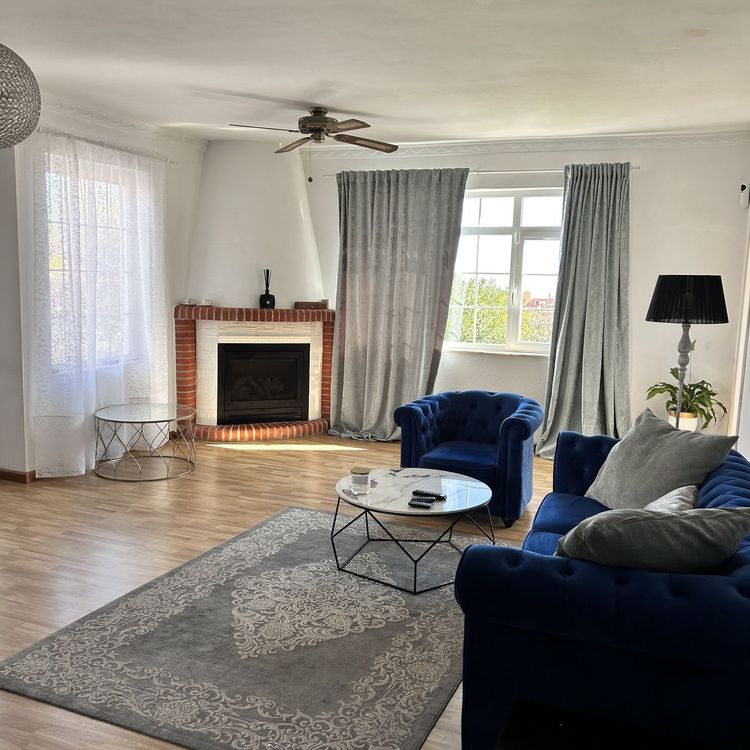 House | Resale in Estepona in Estepona, Costa del Sol - Photo 2