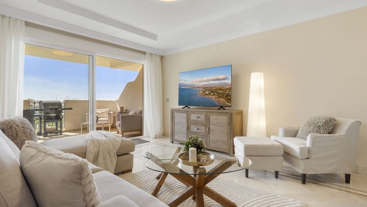 Apartment | Resale in Nueva Andalucía in Nueva Andalucía Others, Costa del Sol - Photo 5