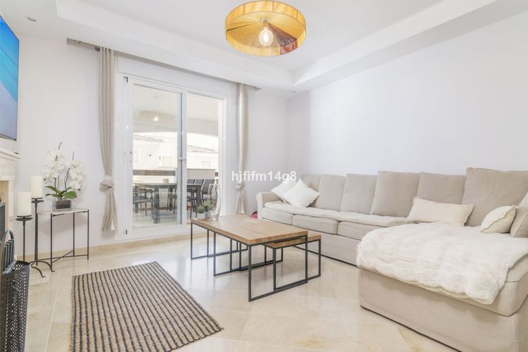 Apartment | Resale in Nueva Andalucía in Nueva Andalucía, Costa del Sol - Photo 5