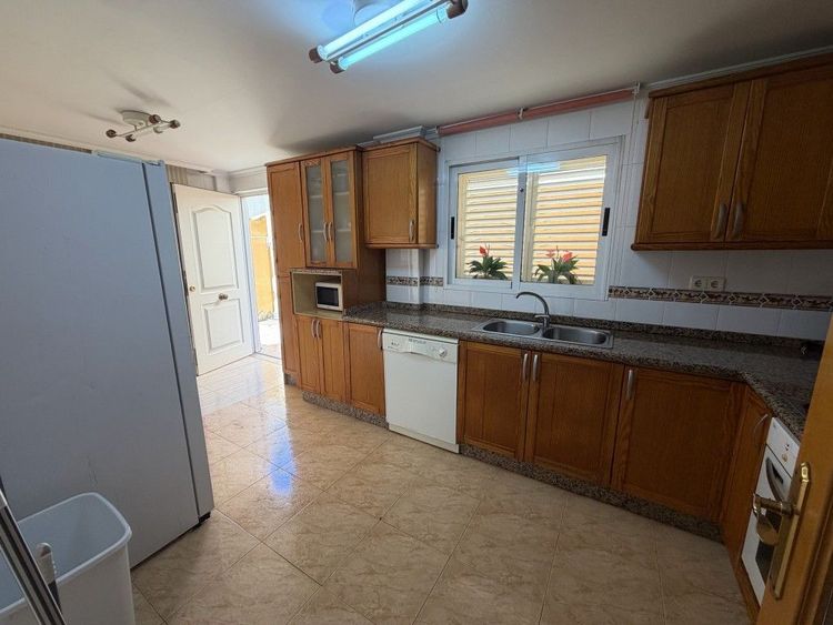 House | Resale in La Nucia in La Nucia, Costa Blanca - Photo 4